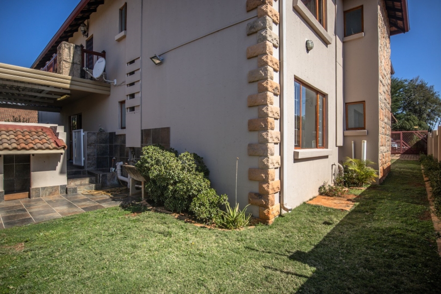 5 Bedroom Property for Sale in Birdwood Estate North West